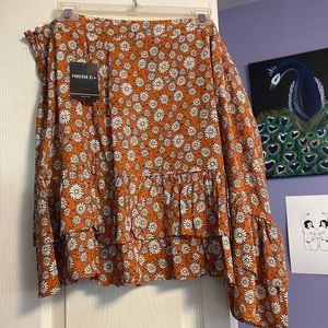 NWT Forever 21 Plus floral flutter skirt